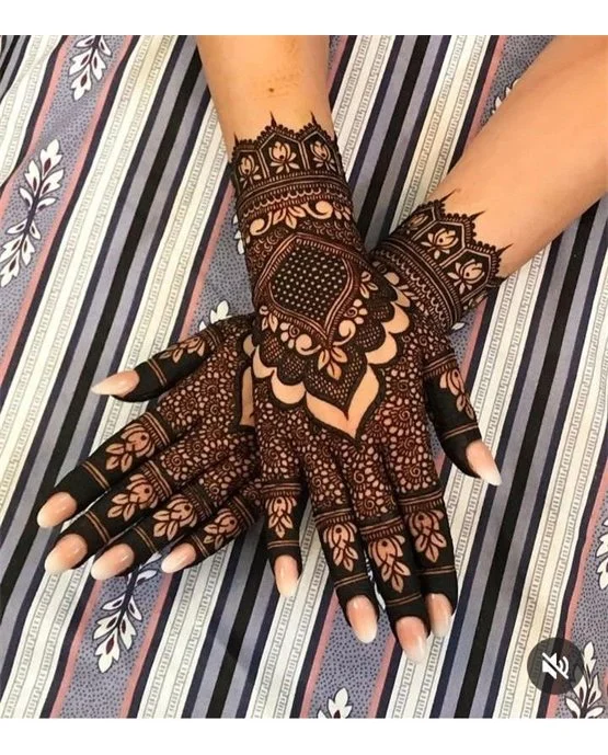 Radiant Rose Arrangement On Back Hand Mehndi Design